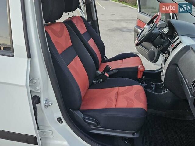 Белый Хендай Гетц, объемом двигателя 1.4 л и пробегом 100 тыс. км за 7000 $, фото 77 на Automoto.ua