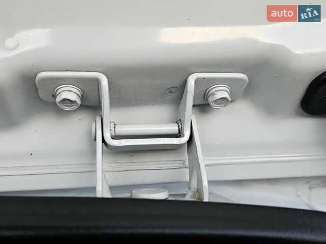 Белый Хендай Гетц, объемом двигателя 1.4 л и пробегом 100 тыс. км за 7000 $, фото 45 на Automoto.ua