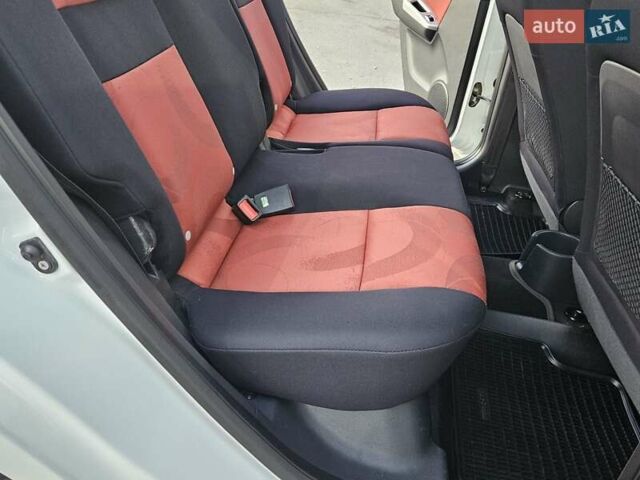 Белый Хендай Гетц, объемом двигателя 1.4 л и пробегом 100 тыс. км за 7000 $, фото 74 на Automoto.ua