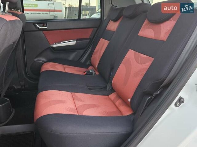 Белый Хендай Гетц, объемом двигателя 1.4 л и пробегом 100 тыс. км за 7000 $, фото 70 на Automoto.ua