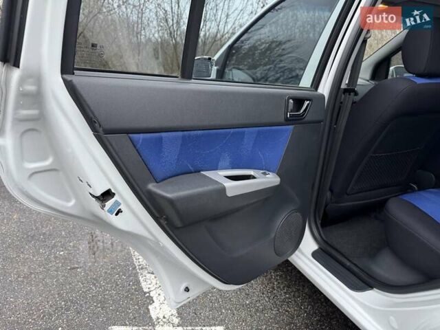 Белый Хендай Гетц, объемом двигателя 1.4 л и пробегом 67 тыс. км за 7500 $, фото 25 на Automoto.ua