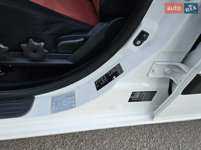 Белый Хендай Гетц, объемом двигателя 1.4 л и пробегом 100 тыс. км за 7000 $, фото 56 на Automoto.ua