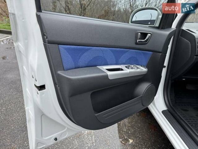 Белый Хендай Гетц, объемом двигателя 1.4 л и пробегом 67 тыс. км за 7500 $, фото 24 на Automoto.ua