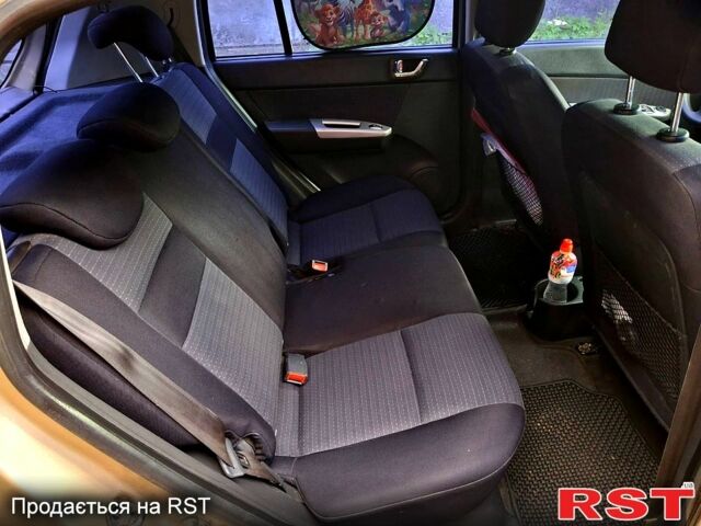 Бежевый Хендай Гетц, объемом двигателя 1.6 л и пробегом 361 тыс. км за 4300 $, фото 3 на Automoto.ua