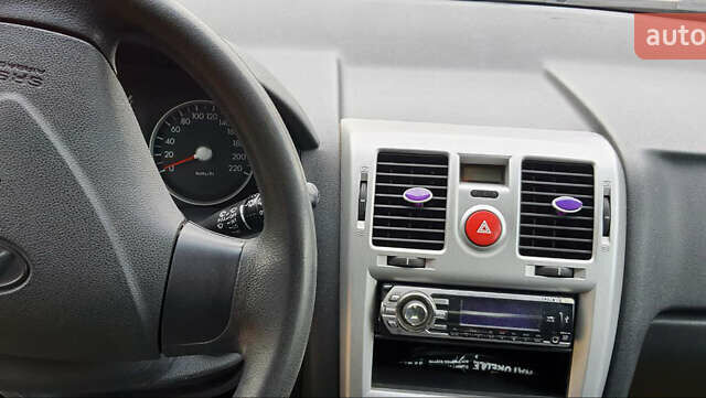 Бежевый Хендай Гетц, объемом двигателя 1.4 л и пробегом 145 тыс. км за 3800 $, фото 5 на Automoto.ua