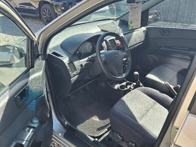 Бежевый Хендай Гетц, объемом двигателя 1.1 л и пробегом 202 тыс. км за 3950 $, фото 6 на Automoto.ua