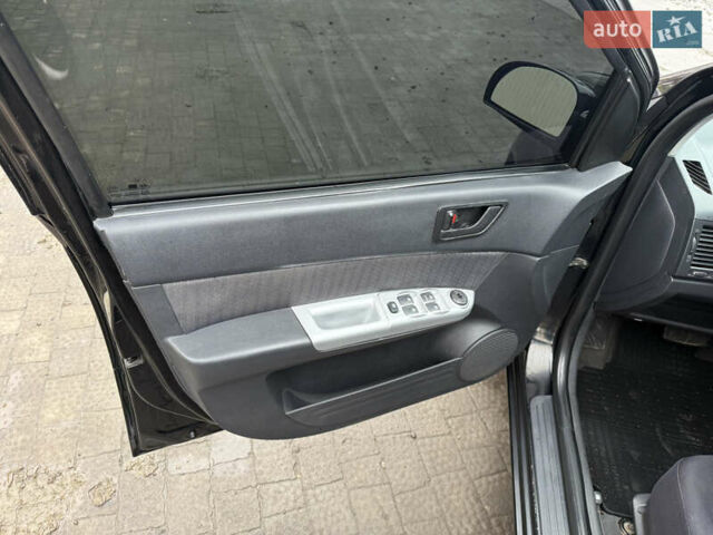 Черный Хендай Гетц, объемом двигателя 1.6 л и пробегом 176 тыс. км за 5300 $, фото 9 на Automoto.ua