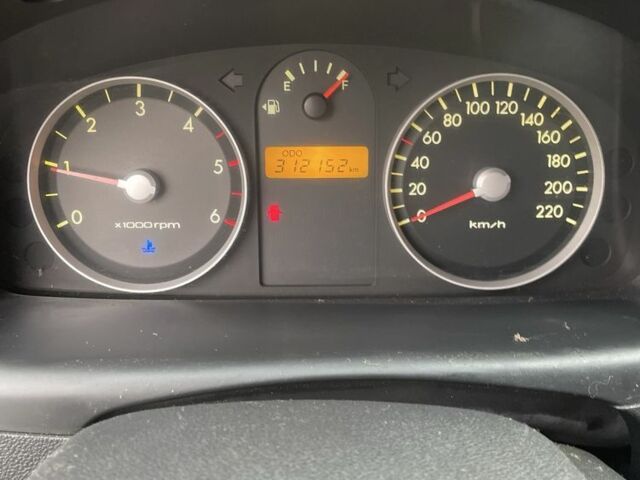 Черный Хендай Гетц, объемом двигателя 1.5 л и пробегом 300 тыс. км за 3800 $, фото 7 на Automoto.ua