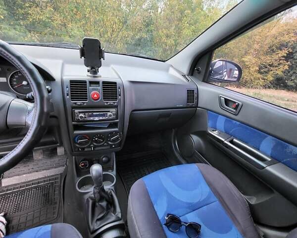 Черный Хендай Гетц, объемом двигателя 1.1 л и пробегом 245 тыс. км за 3300 $, фото 4 на Automoto.ua