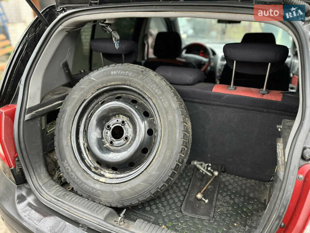 Черный Хендай Гетц, объемом двигателя 1.6 л и пробегом 330 тыс. км за 2900 $, фото 13 на Automoto.ua