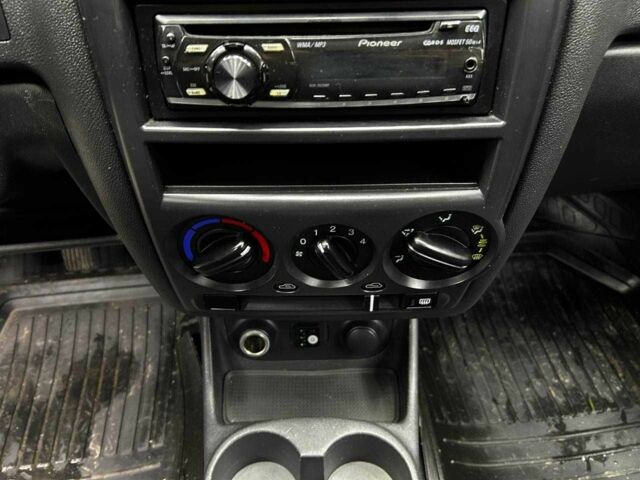 Черный Хендай Гетц, объемом двигателя 1.1 л и пробегом 205 тыс. км за 5200 $, фото 10 на Automoto.ua