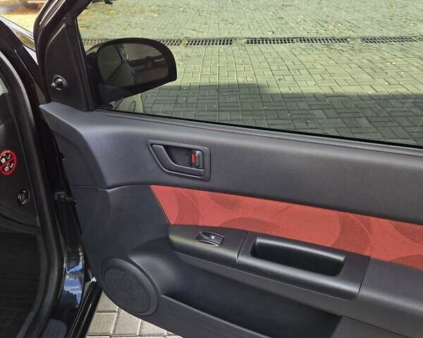 Черный Хендай Гетц, объемом двигателя 1.09 л и пробегом 122 тыс. км за 3800 $, фото 12 на Automoto.ua