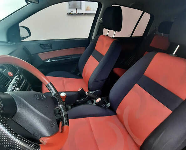 Чорний Хендай Гетц, об'ємом двигуна 1.09 л та пробігом 180 тис. км за 4000 $, фото 6 на Automoto.ua