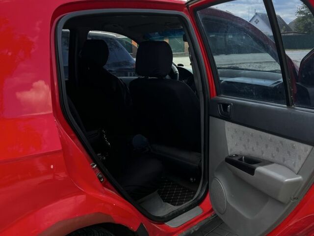 Красный Хендай Гетц, объемом двигателя 1.3 л и пробегом 28 тыс. км за 2700 $, фото 1 на Automoto.ua