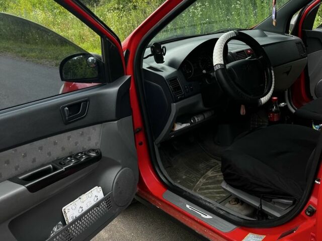 Красный Хендай Гетц, объемом двигателя 1.3 л и пробегом 28 тыс. км за 2700 $, фото 3 на Automoto.ua