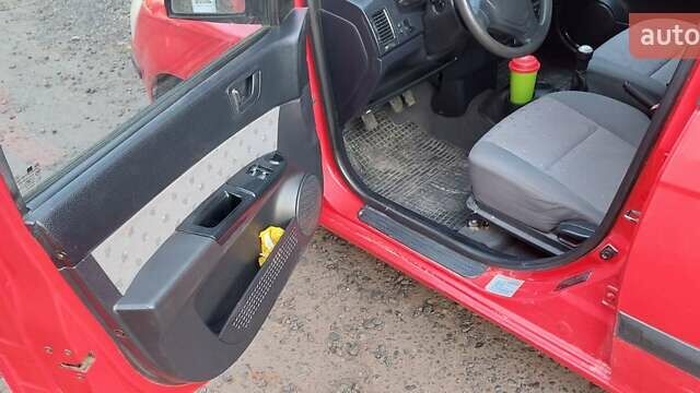 Красный Хендай Гетц, объемом двигателя 1.09 л и пробегом 241 тыс. км за 2900 $, фото 8 на Automoto.ua