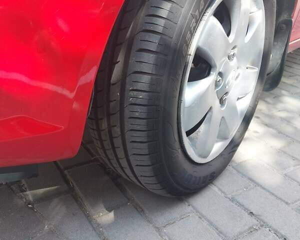 Червоний Хендай Гетц, об'ємом двигуна 1.34 л та пробігом 219 тис. км за 5000 $, фото 7 на Automoto.ua