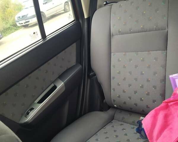 Красный Хендай Гетц, объемом двигателя 1.4 л и пробегом 180 тыс. км за 3000 $, фото 6 на Automoto.ua