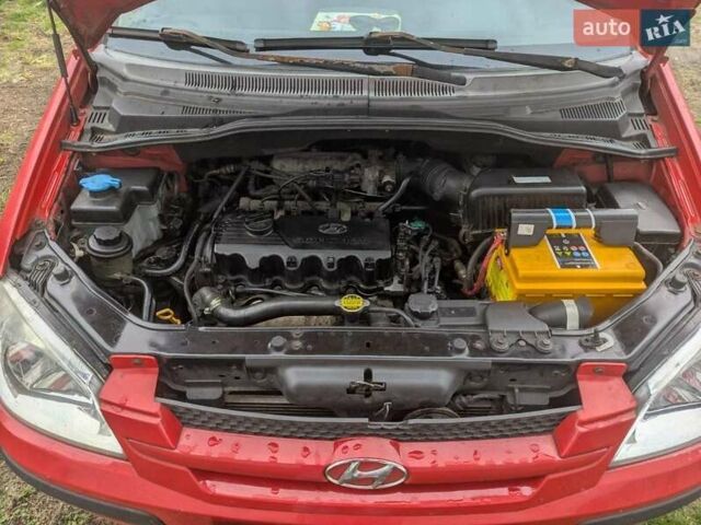 Красный Хендай Гетц, объемом двигателя 1.34 л и пробегом 200 тыс. км за 4000 $, фото 12 на Automoto.ua