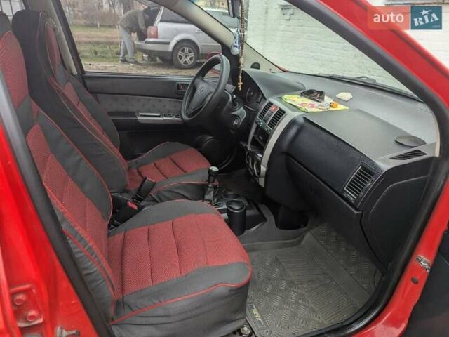 Красный Хендай Гетц, объемом двигателя 1.34 л и пробегом 200 тыс. км за 4000 $, фото 5 на Automoto.ua