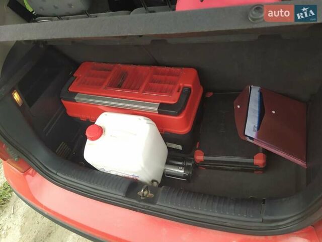 Красный Хендай Гетц, объемом двигателя 1.4 л и пробегом 180 тыс. км за 3000 $, фото 11 на Automoto.ua