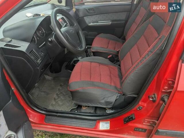 Красный Хендай Гетц, объемом двигателя 1.34 л и пробегом 200 тыс. км за 4000 $, фото 3 на Automoto.ua