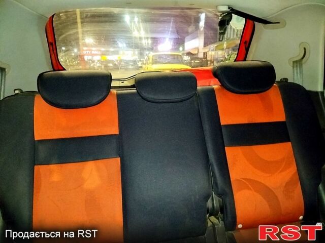 Красный Хендай Гетц, объемом двигателя 1.4 л и пробегом 250 тыс. км за 3200 $, фото 2 на Automoto.ua