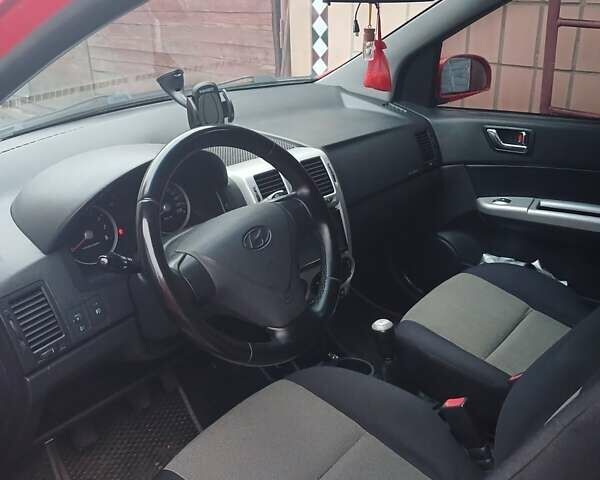 Красный Хендай Гетц, объемом двигателя 1.6 л и пробегом 225 тыс. км за 3800 $, фото 4 на Automoto.ua