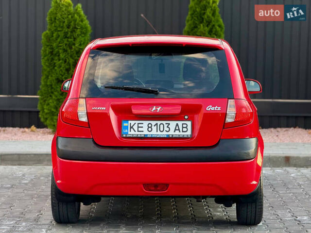Красный Хендай Гетц, объемом двигателя 1.6 л и пробегом 170 тыс. км за 5999 $, фото 5 на Automoto.ua