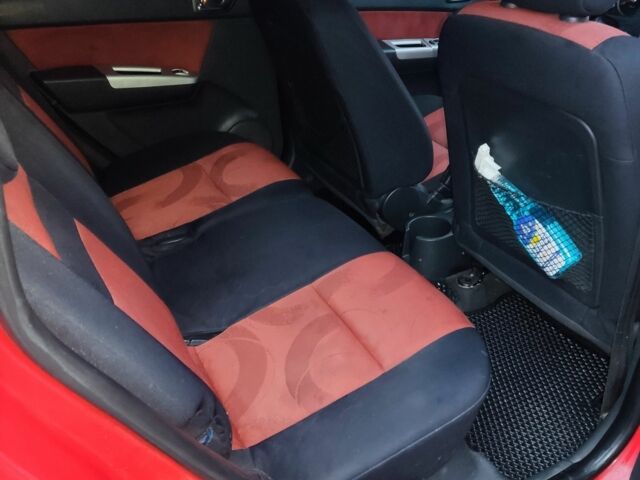 Красный Хендай Гетц, объемом двигателя 1.6 л и пробегом 200 тыс. км за 4600 $, фото 5 на Automoto.ua