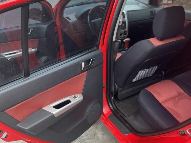 Червоний Хендай Гетц, об'ємом двигуна 1.4 л та пробігом 201 тис. км за 5000 $, фото 12 на Automoto.ua