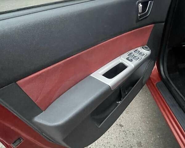 Красный Хендай Гетц, объемом двигателя 1.4 л и пробегом 197 тыс. км за 5750 $, фото 3 на Automoto.ua