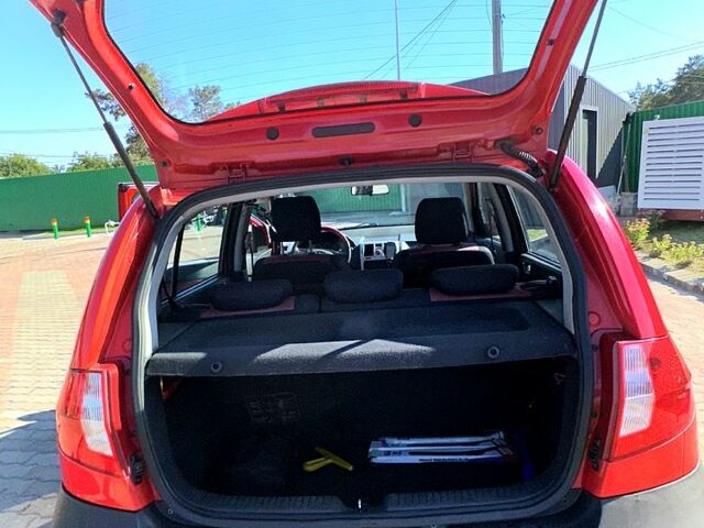 Красный Хендай Гетц, объемом двигателя 1.4 л и пробегом 105 тыс. км за 5500 $, фото 5 на Automoto.ua