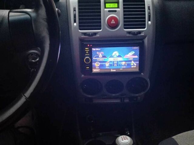 Красный Хендай Гетц, объемом двигателя 1.6 л и пробегом 225 тыс. км за 3800 $, фото 5 на Automoto.ua