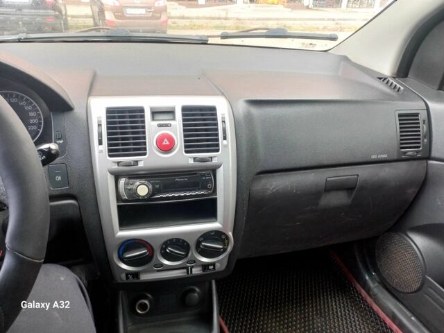 Хендай Гетц 2006 у Вінниці на Automoto.ua Червоний Хендай Гетц, об'ємом двигуна 1.4 л та пробігом 250 тис. км за 3000 $, фото 4 на Automoto.ua