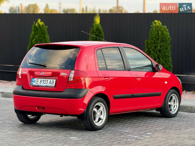 Красный Хендай Гетц, объемом двигателя 1.6 л и пробегом 170 тыс. км за 5999 $, фото 4 на Automoto.ua