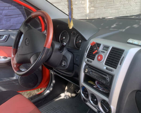 Червоний Хендай Гетц, об'ємом двигуна 1.6 л та пробігом 99 тис. км за 4900 $, фото 2 на Automoto.ua