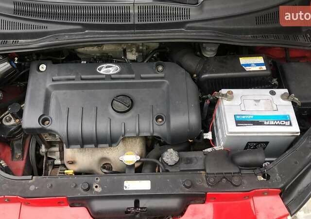 Красный Хендай Гетц, объемом двигателя 1.6 л и пробегом 300 тыс. км за 3500 $, фото 8 на Automoto.ua