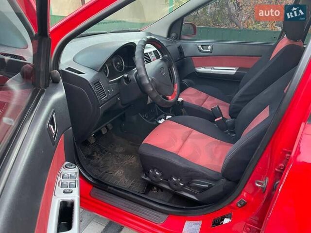Красный Хендай Гетц, объемом двигателя 1.4 л и пробегом 292 тыс. км за 3950 $, фото 2 на Automoto.ua