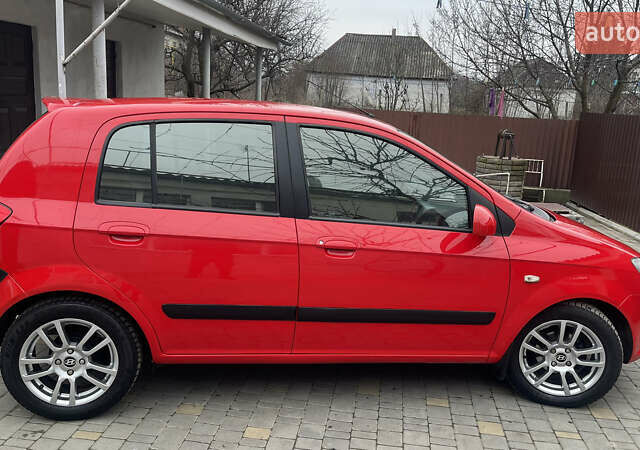 Красный Хендай Гетц, объемом двигателя 1.4 л и пробегом 200 тыс. км за 5500 $, фото 2 на Automoto.ua
