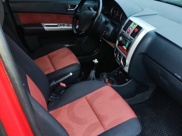 Красный Хендай Гетц, объемом двигателя 1.6 л и пробегом 200 тыс. км за 4600 $, фото 4 на Automoto.ua