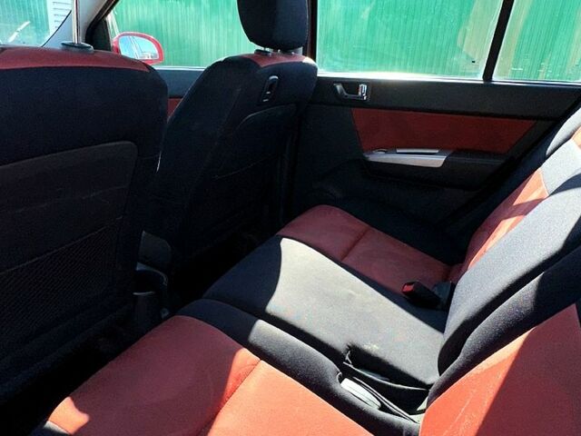 Красный Хендай Гетц, объемом двигателя 1.4 л и пробегом 105 тыс. км за 5500 $, фото 2 на Automoto.ua