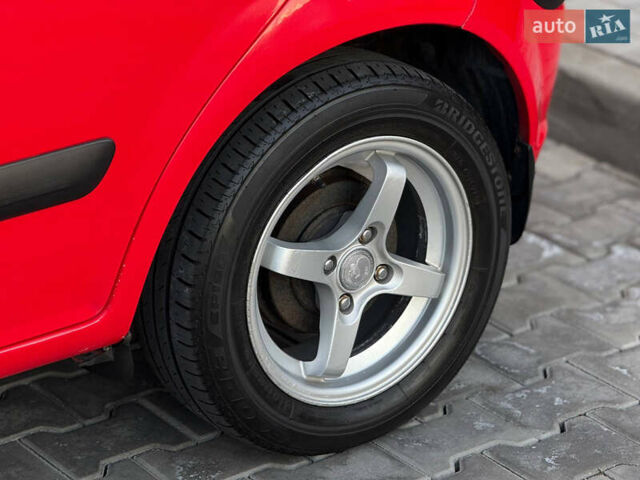 Красный Хендай Гетц, объемом двигателя 1.6 л и пробегом 170 тыс. км за 5999 $, фото 6 на Automoto.ua