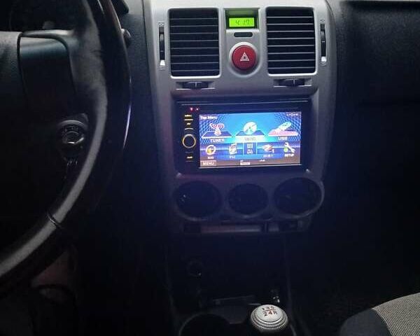 Красный Хендай Гетц, объемом двигателя 1.6 л и пробегом 225 тыс. км за 3800 $, фото 3 на Automoto.ua