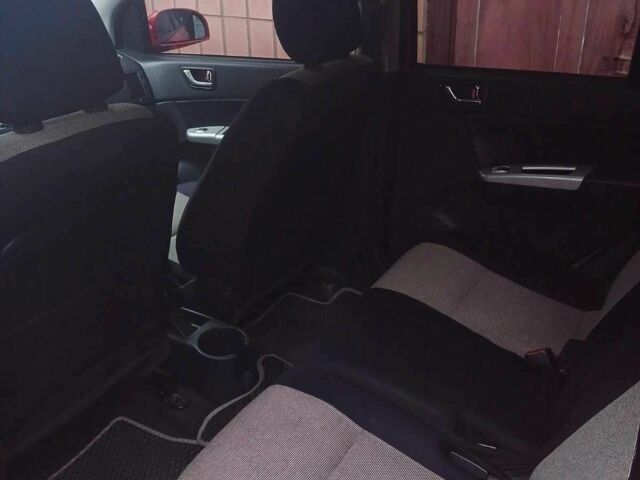 Красный Хендай Гетц, объемом двигателя 1.6 л и пробегом 225 тыс. км за 3800 $, фото 4 на Automoto.ua