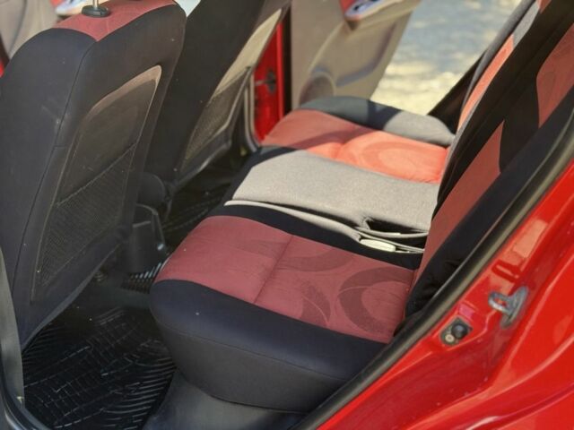 Червоний Хендай Гетц, об'ємом двигуна 1.4 л та пробігом 200 тис. км за 5499 $, фото 10 на Automoto.ua