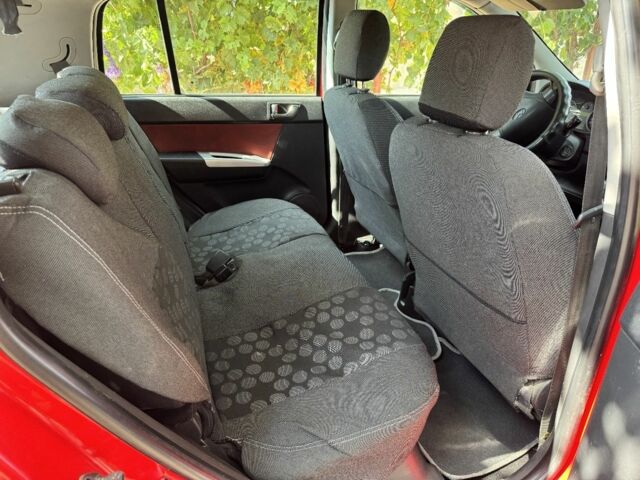 Красный Хендай Гетц, объемом двигателя 1.4 л и пробегом 300 тыс. км за 3700 $, фото 5 на Automoto.ua