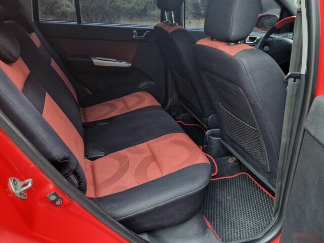 Красный Хендай Гетц, объемом двигателя 1.4 л и пробегом 244 тыс. км за 4450 $, фото 12 на Automoto.ua