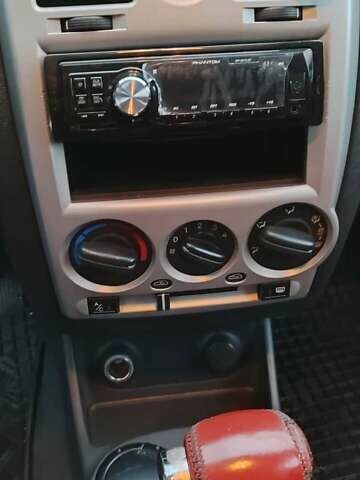 Красный Хендай Гетц, объемом двигателя 1.6 л и пробегом 106 тыс. км за 5900 $, фото 5 на Automoto.ua