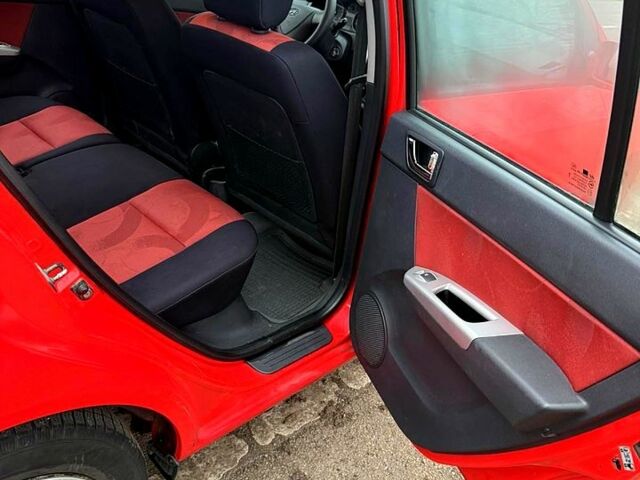 Красный Хендай Гетц, объемом двигателя 1.4 л и пробегом 165 тыс. км за 5950 $, фото 3 на Automoto.ua